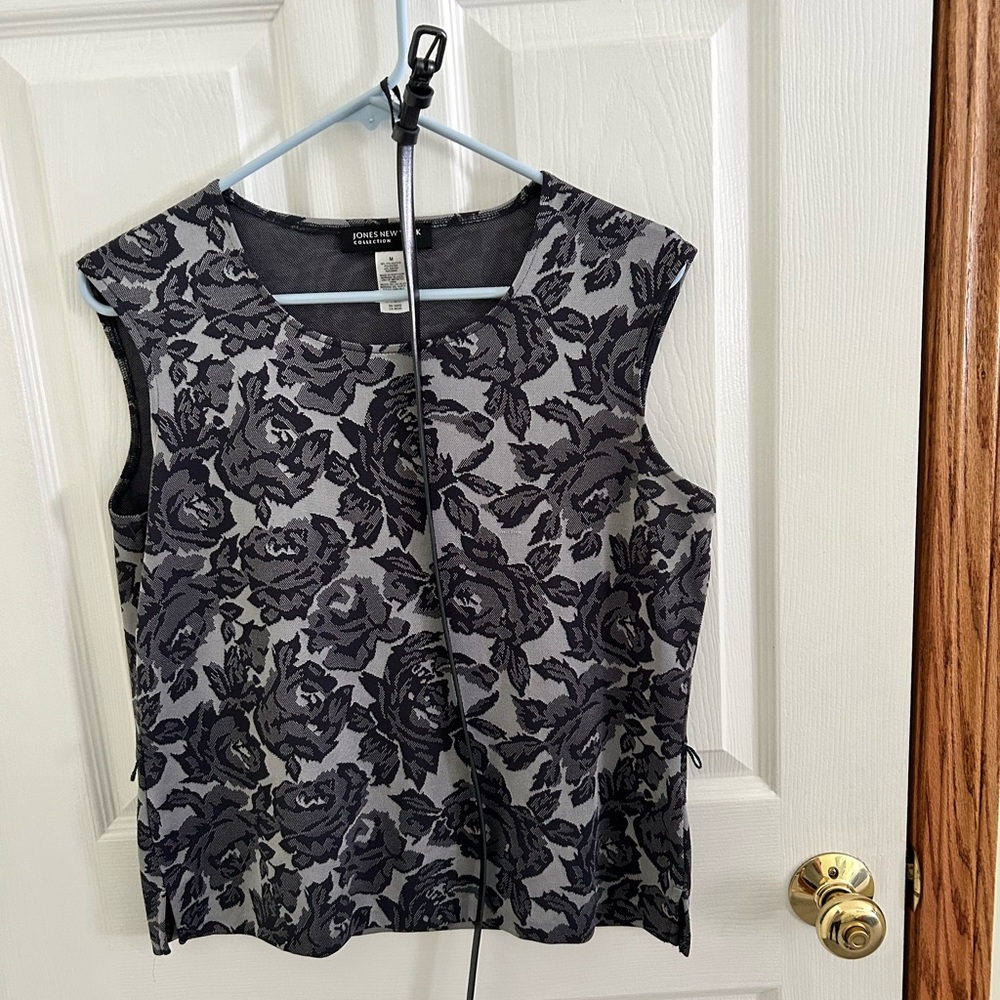 Jones New York Black and Gray Floral Blouse